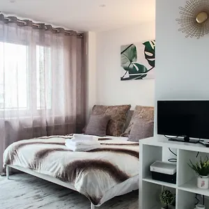 https://sunny-city-center-apartment-warsaw.warsawhotelspoland.com